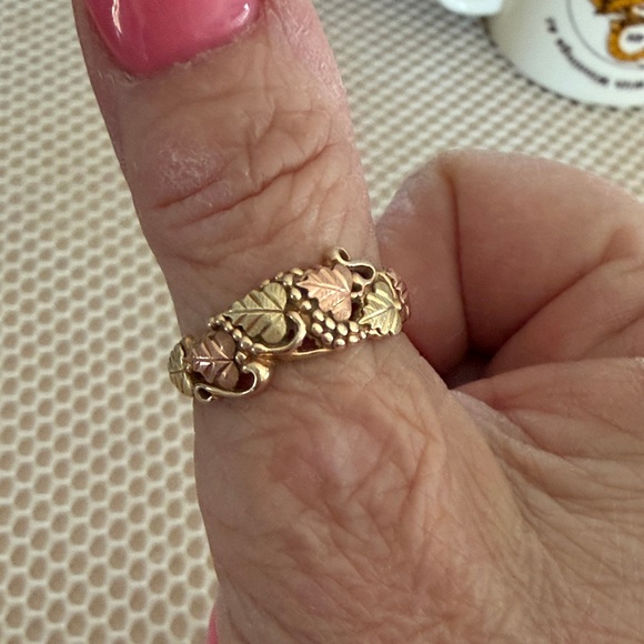 Jewelry - Elegant 10K Gold and Rose Leaf Ring. Black Hills